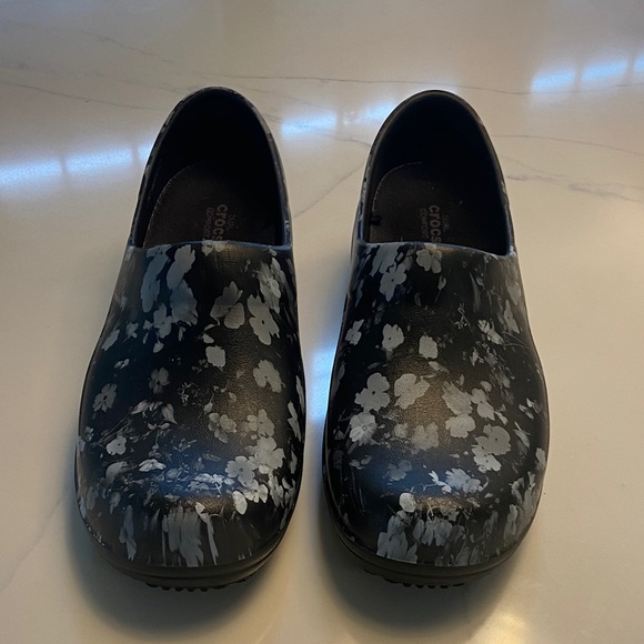 CROCS Black and Gray Floral Clogs - Picture 14 of 15
